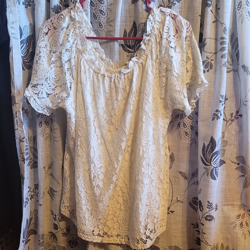 Elegant White Lace Women's Top